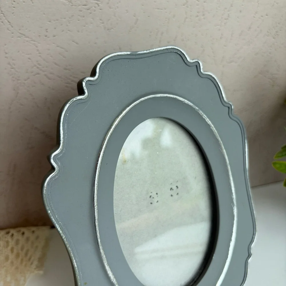 Concepts Grey and Silver Scalloped Oval Tabletop Picture Frame 5x3.5 Photo